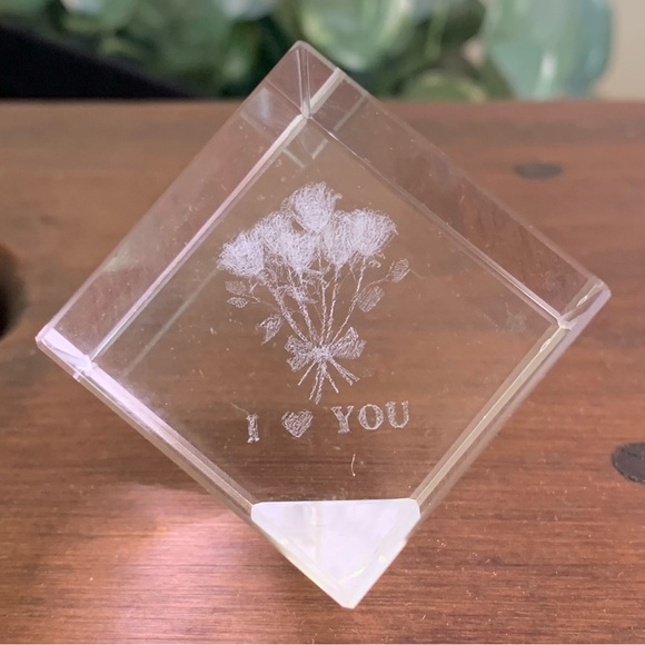 3D Laser Etched Rose Bouquet Clear Crystal Glass Cube Paperweight I LOVE YOU 1.5 - Picture 2 of 10